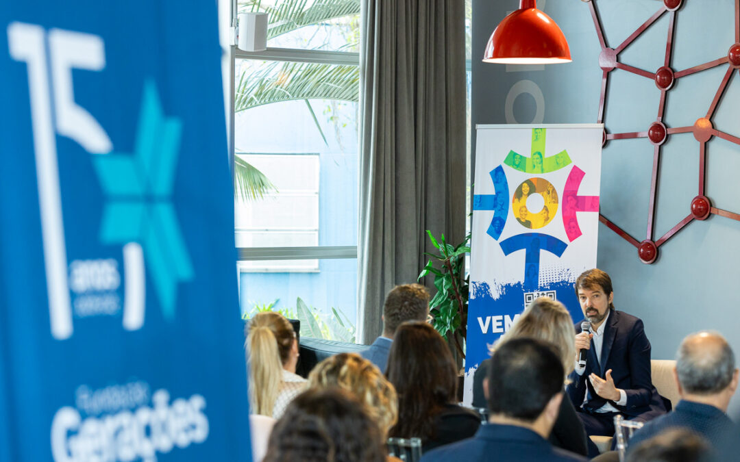 FG comemora 15 anos com painel no Tecnopuc